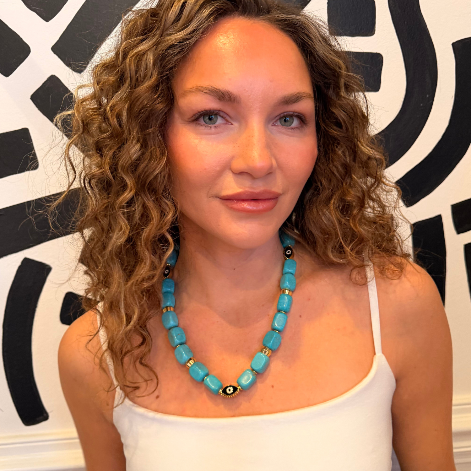 ChunkyTurquoiseNecklace-onmodel