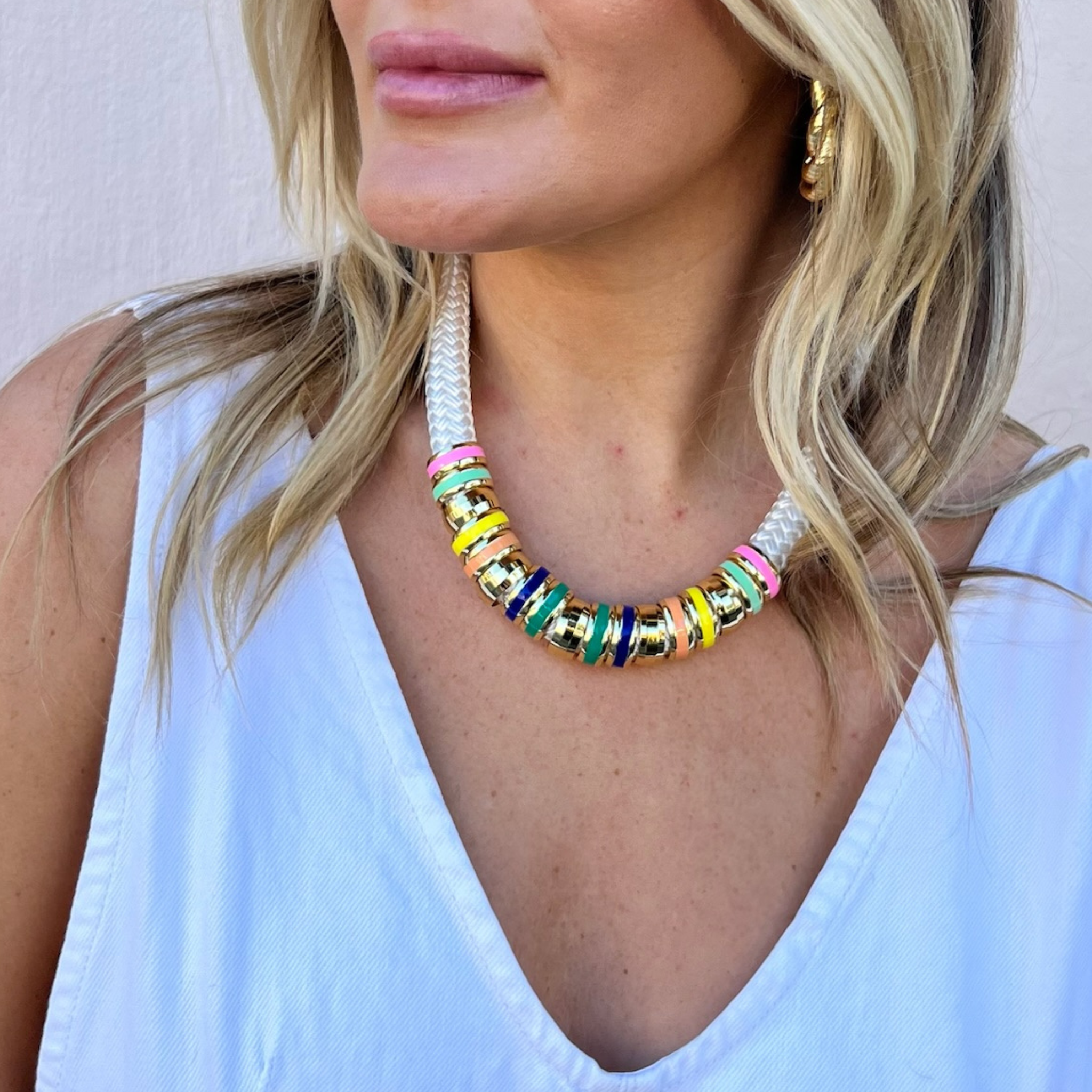 ClassicNecklace-Multi-singaturemagneticclasp - on model