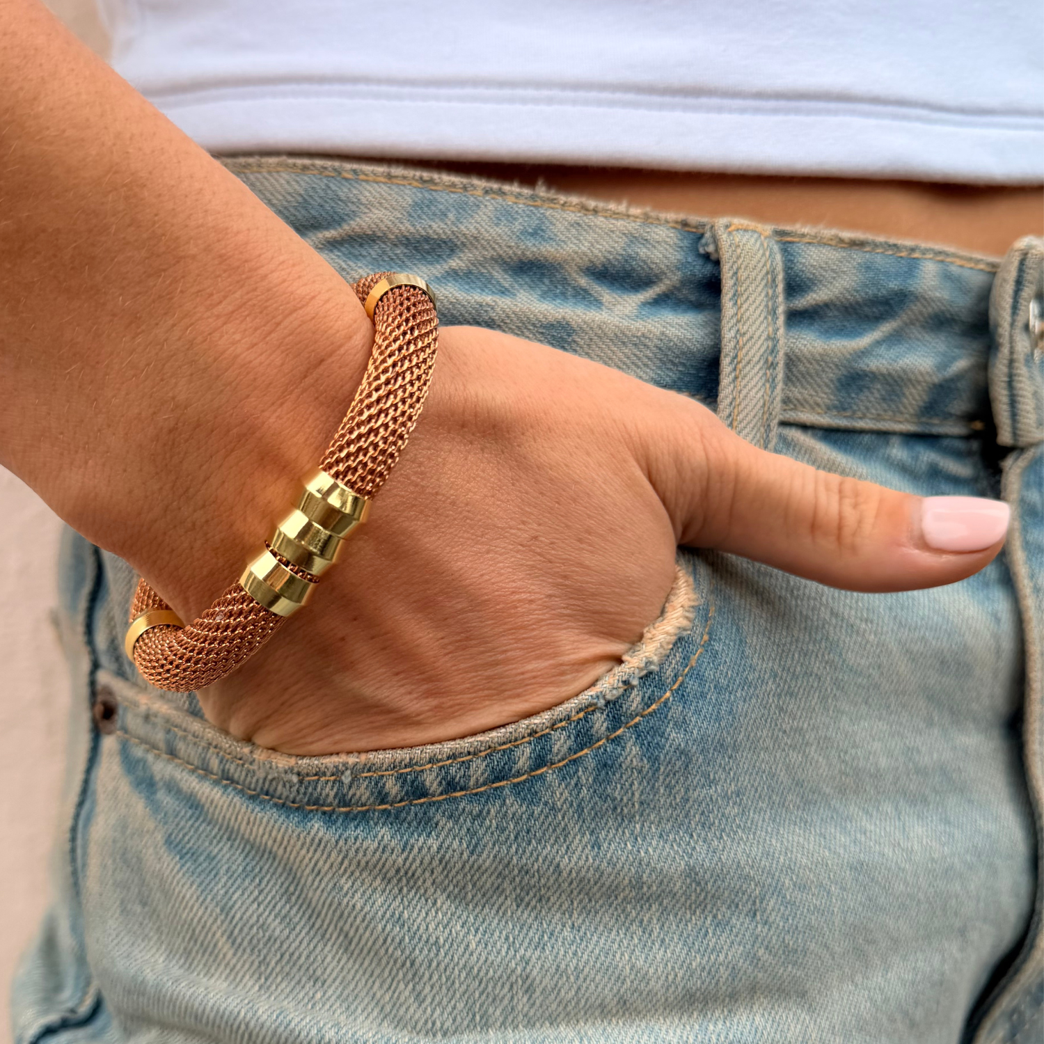 RoseGoldClassicMeshBracelet-onmodel