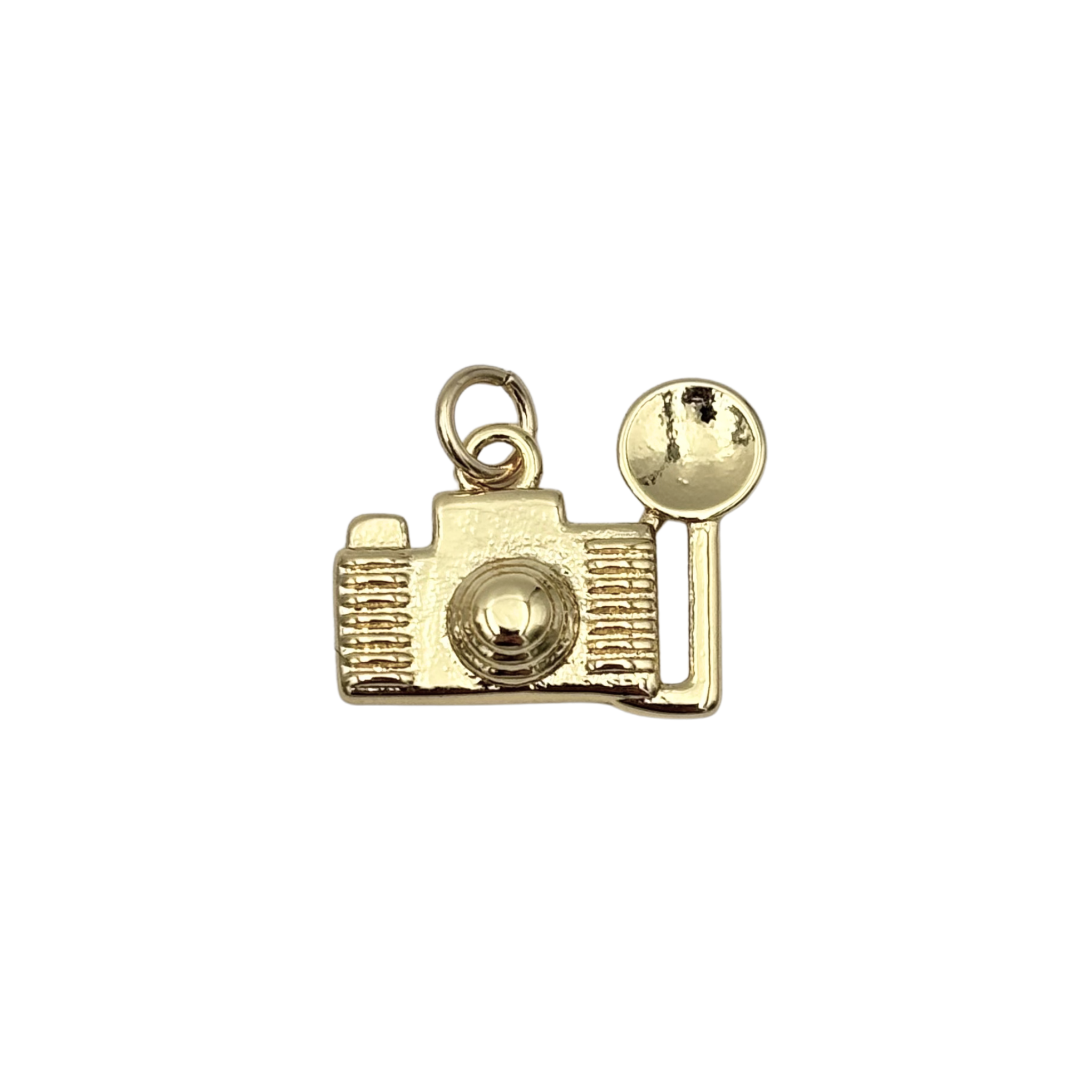 Gold vintage camera charm with engraved lens, ribbed body detail and a side flash bulb by HOLST+LEE