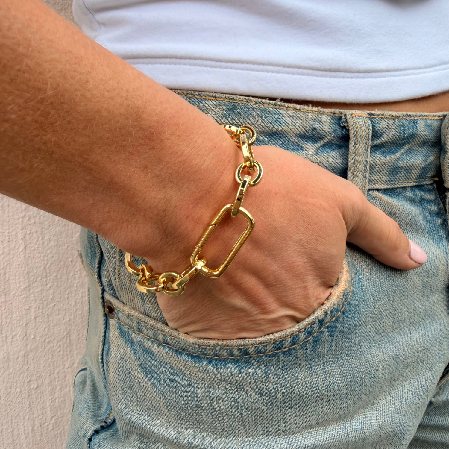 ChunkyOvalBracelet-Gold-on model