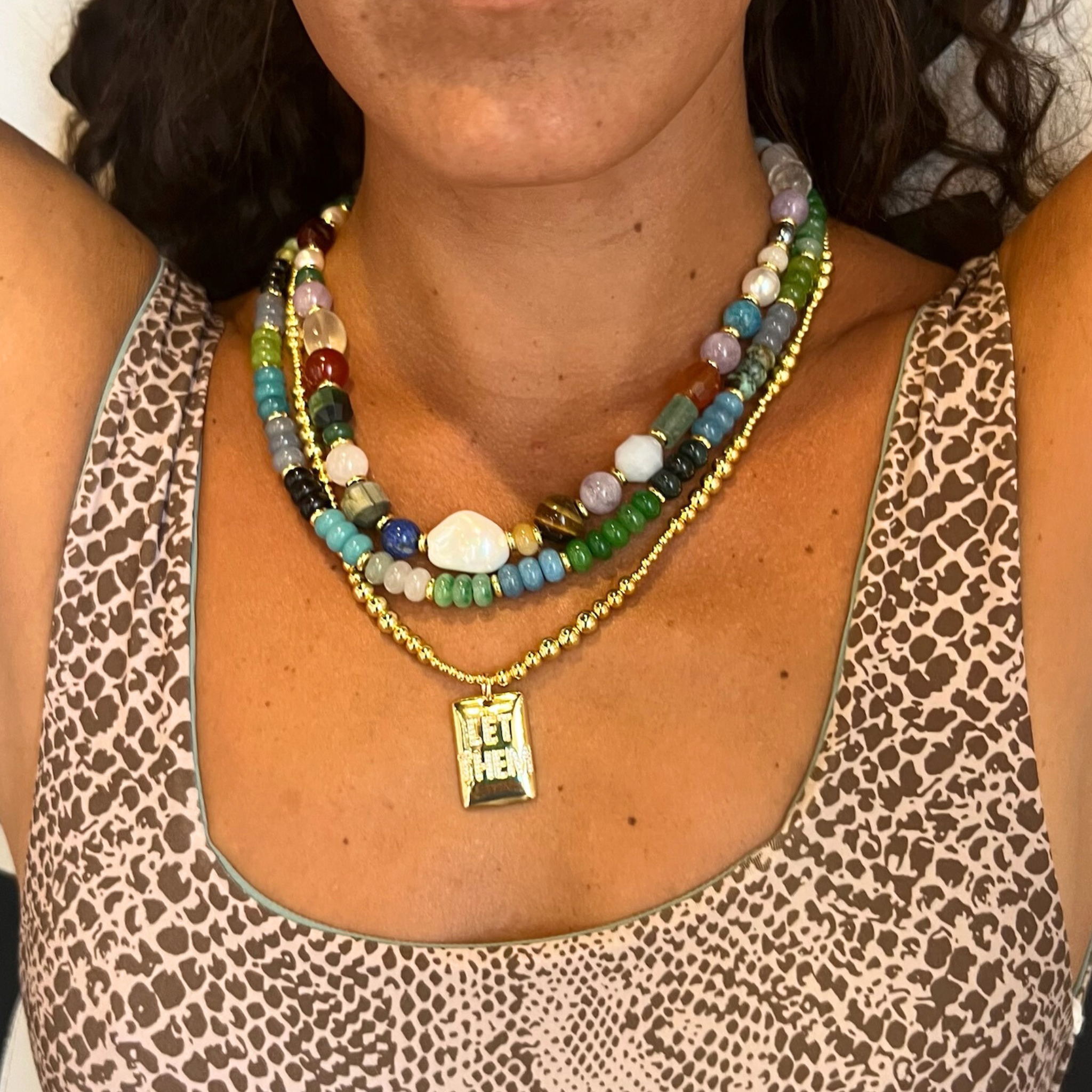 EARTHSTONE NECKLACE - MODEL