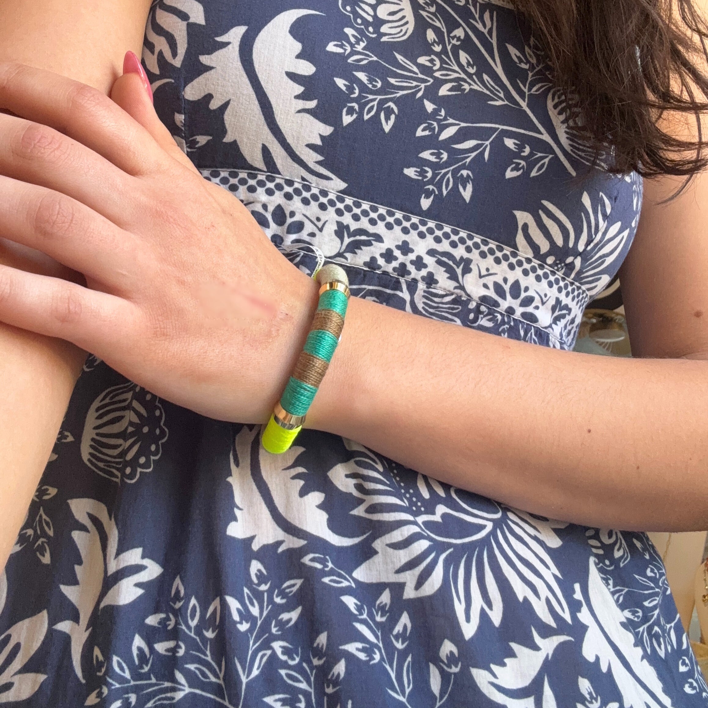 Electric Lemonade Colorblock Signature Clasp