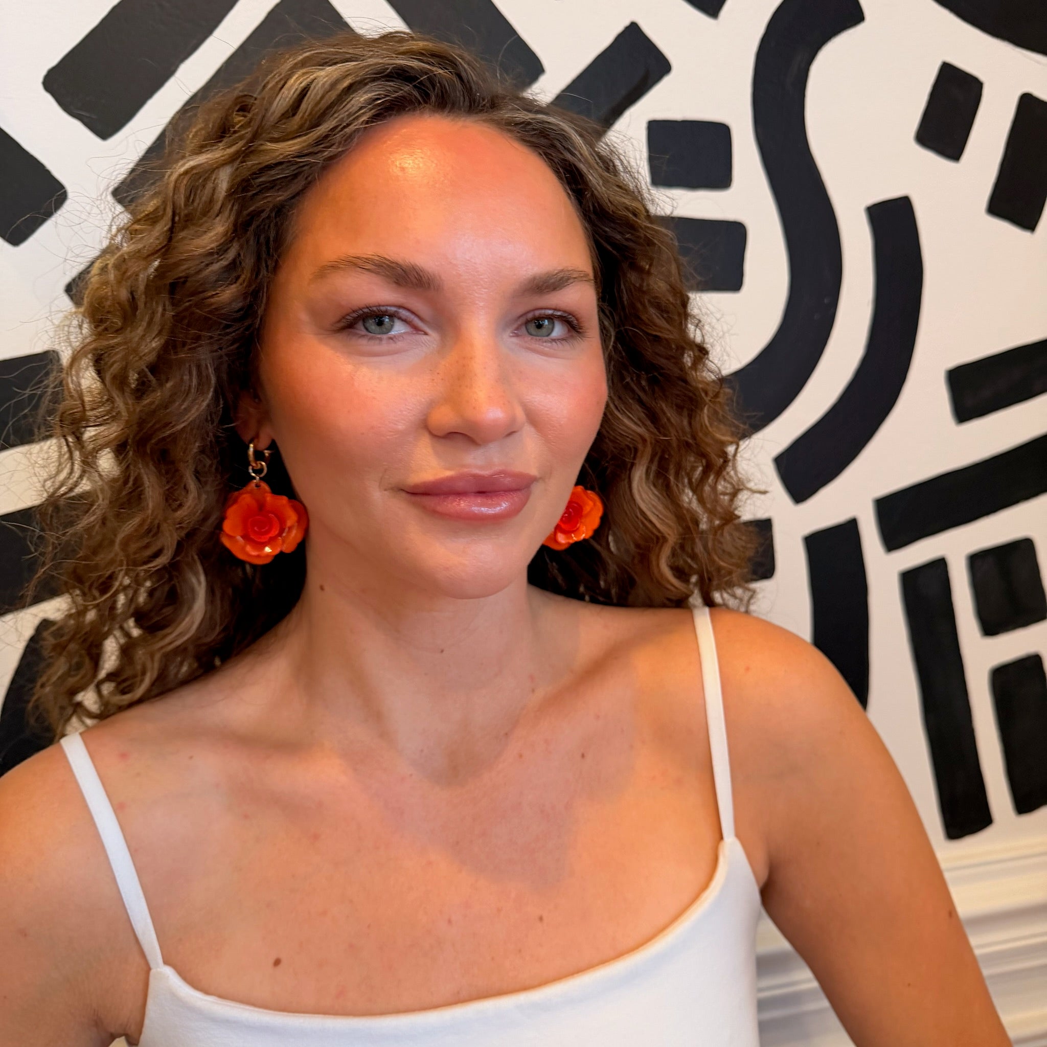 Fiore Earrings-Orange- on model