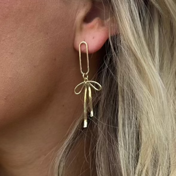 Bow earrings