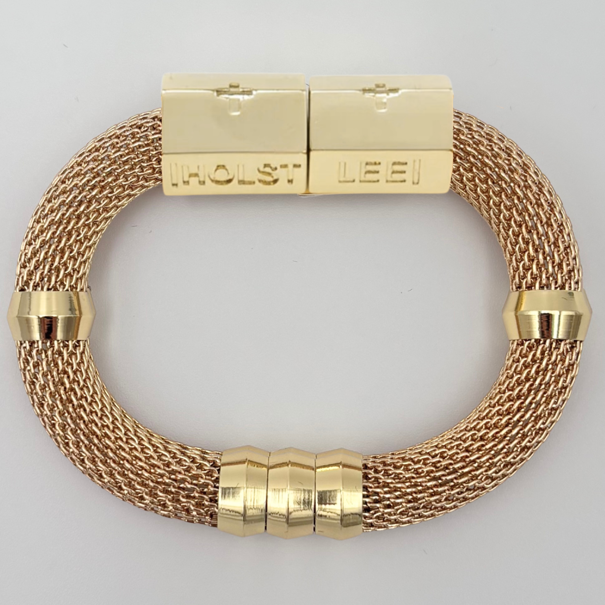 Mesh Classic Bracelet - Gold - signature magnetic clasp