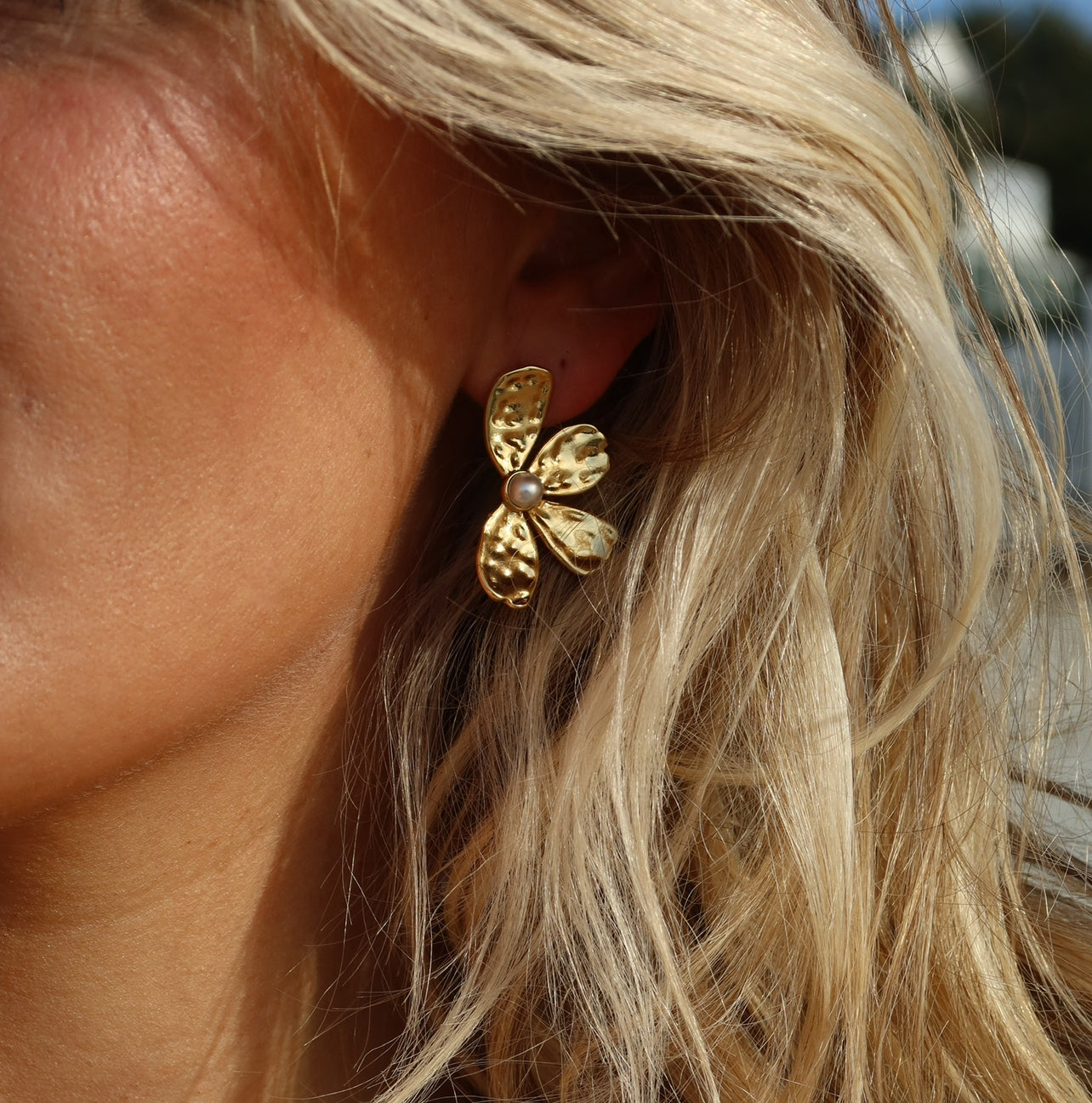 Petal Earrings-Pearl- on model