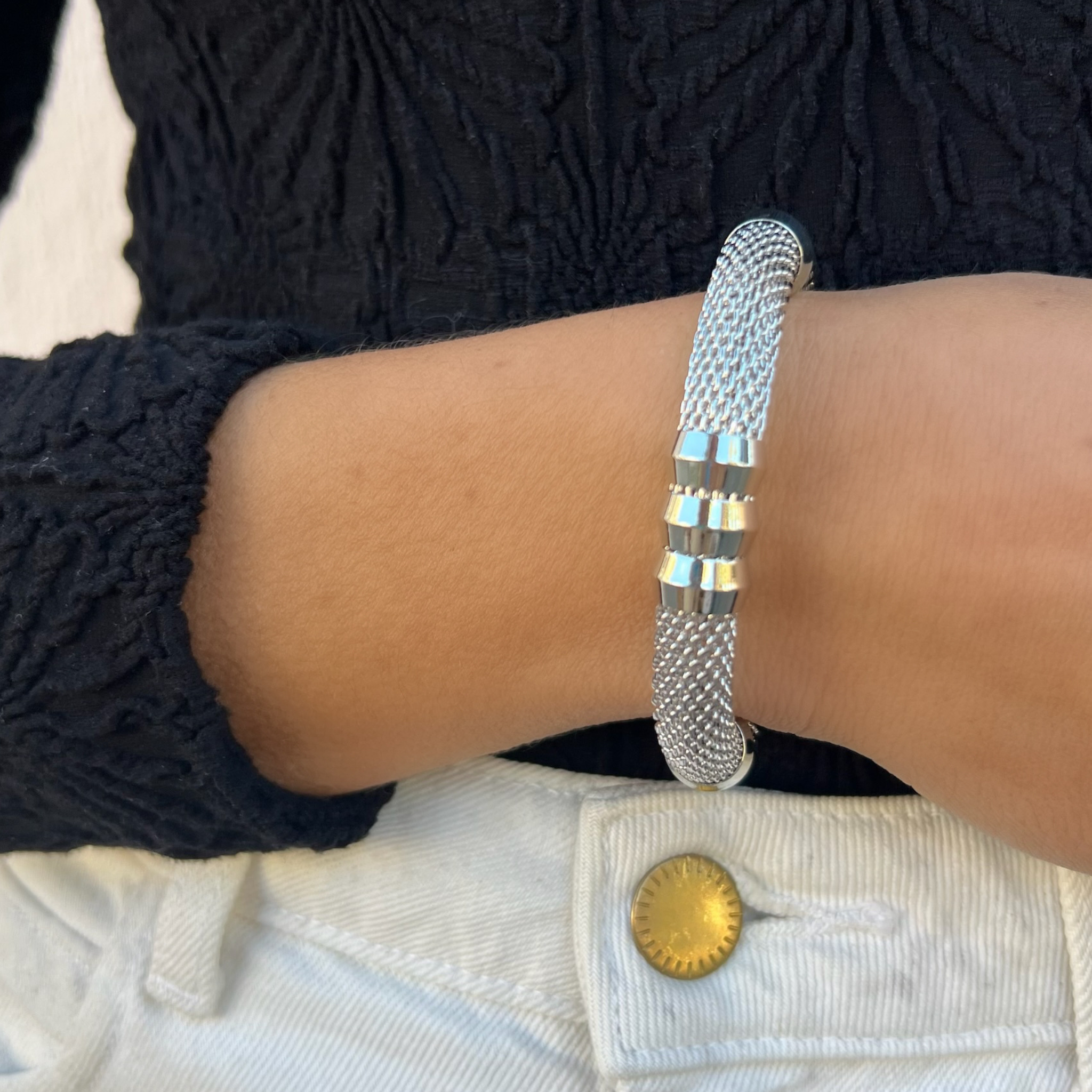 SilverMeshBracelet-signaturemagneticclasp-onmodel