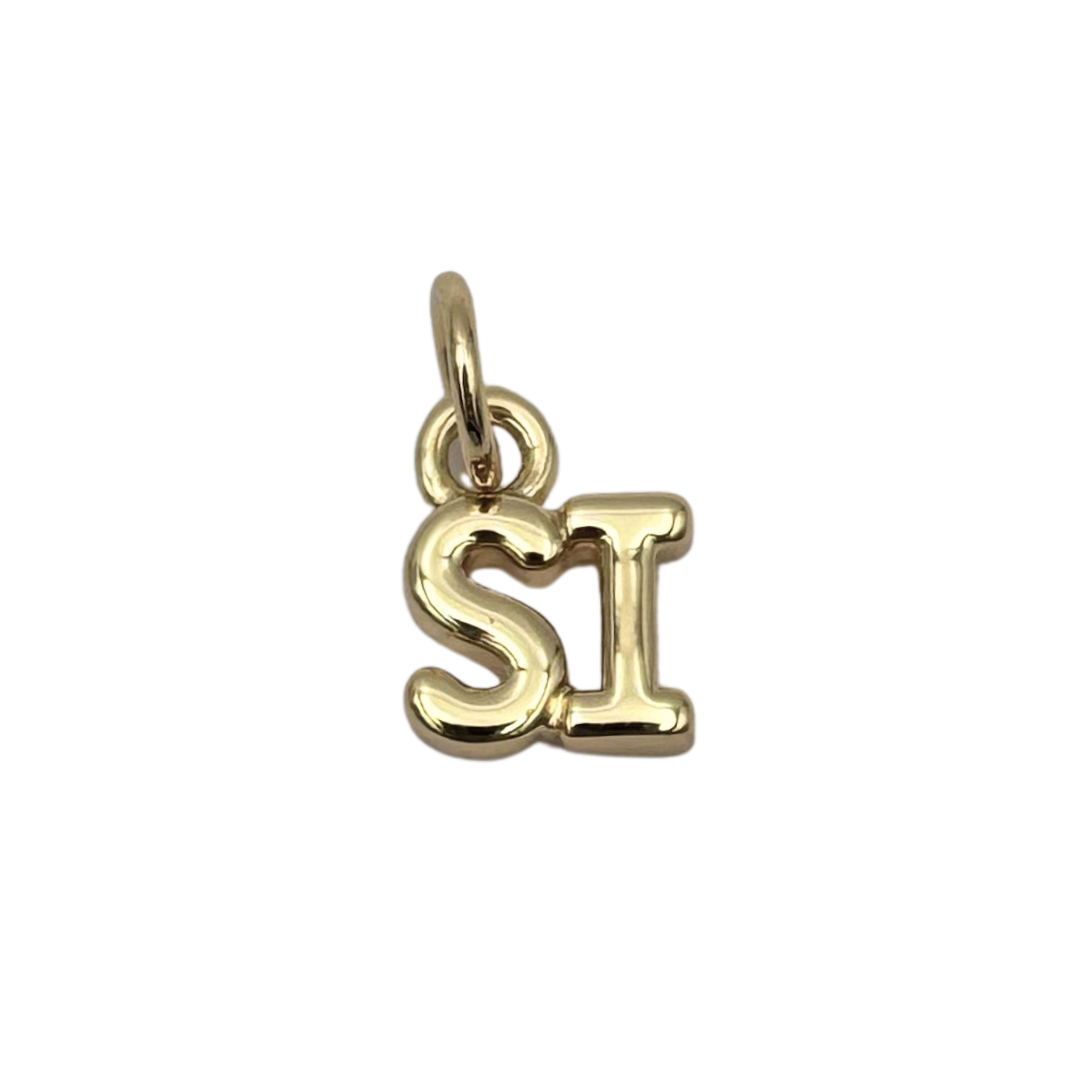 Gold 'SI' charm with sleek finish by HOLST+LEE