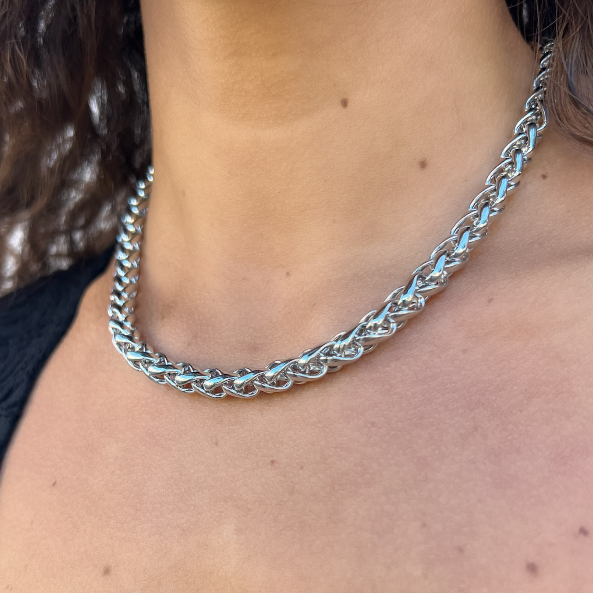 TwoToneAnchorNecklaceonmodel